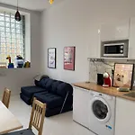 Oaza Resetu Parking Przy Drzwiach Faktura Apartment