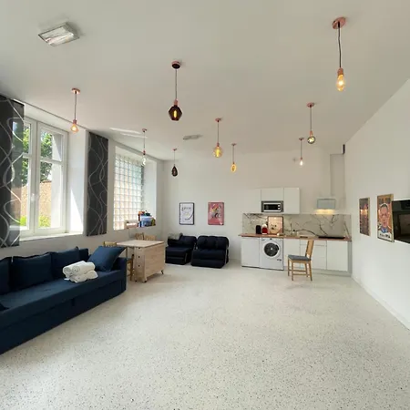 Apartament Oaza Resetu Chill Escape Parking Gratis Przy Drzwiach Apartamentu Automat Z Grami Retro Rzutki Noble Aparts