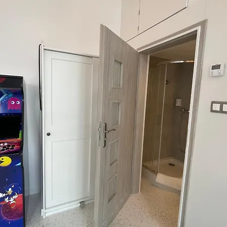 Apartament Oaza Resetu Chill Escape Parking Gratis Przy Drzwiach Apartamentu Automat Z Grami Retro Rzutki Noble Aparts