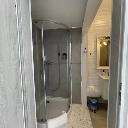 Oaza Resetu Chill Escape Parking Gratis Przy Drzwiach Apartamentu Automat Z Grami Retro Rzutki Noble Aparts Apartament *