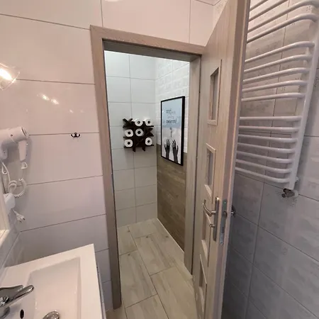 Apartament Oaza Resetu Chill Escape Parking Gratis Przy Drzwiach Apartamentu Automat Z Grami Retro Rzutki Noble Aparts *