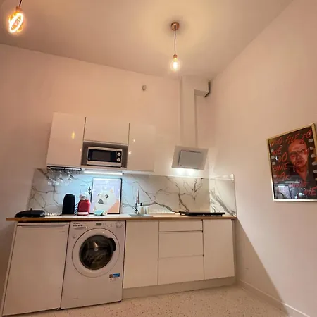 Oaza Resetu Chill Escape Parking Gratis Przy Drzwiach Apartamentu Automat Z Grami Retro Rzutki Noble Aparts Apartament Łódź