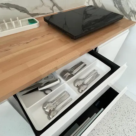 Oaza Resetu Chill Escape Parking Gratis Przy Drzwiach Apartamentu Automat Z Grami Retro Rzutki Noble Aparts *