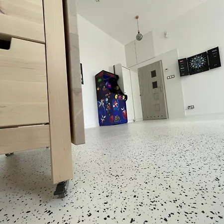 Apartament Oaza Resetu Chill Escape Parking Gratis Przy Drzwiach Apartamentu Automat Z Grami Retro Rzutki Noble Aparts *