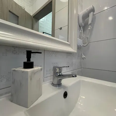 Oaza Resetu Chill Escape Parking Gratis Przy Drzwiach Apartamentu Automat Z Grami Retro Rzutki Noble Aparts *