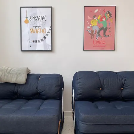 Oaza Resetu Chill Escape Parking Gratis Przy Drzwiach Apartamentu Automat Z Grami Retro Rzutki Noble Aparts