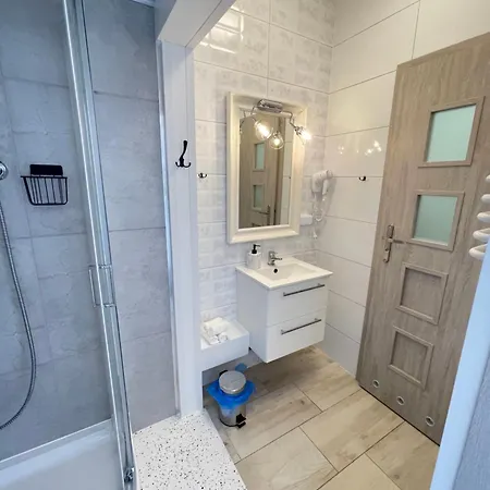 Oaza Resetu Chill Escape Parking Gratis Przy Drzwiach Apartamentu Automat Z Grami Retro Rzutki Noble Aparts * Łódź