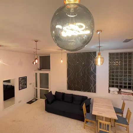 Oaza Resetu Chill Escape Parking Gratis Przy Drzwiach Apartamentu Automat Z Grami Retro Rzutki Noble Aparts Łódź