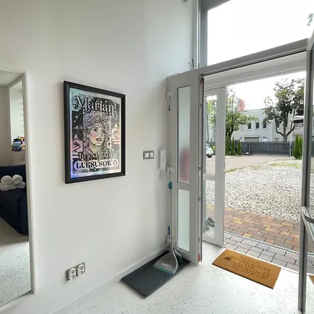 Oaza Resetu Chill Escape Parking Gratis Przy Drzwiach Apartamentu Automat Z Grami Retro Rzutki Noble Aparts *