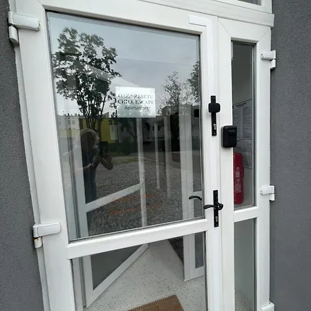 Oaza Resetu Chill Escape Parking Gratis Przy Drzwiach Apartamentu Automat Z Grami Retro Rzutki Noble Aparts Łódź